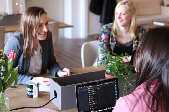 Women Among Themselves: Successfully Mastering Speaking Situations