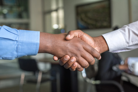 Decorative Photo of two People shaking hands